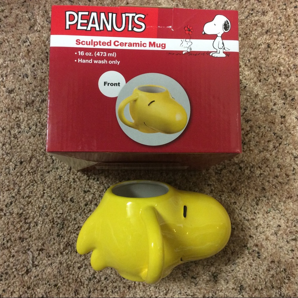 New Peanuts Snoopy yellow sculpted ceramic mug
